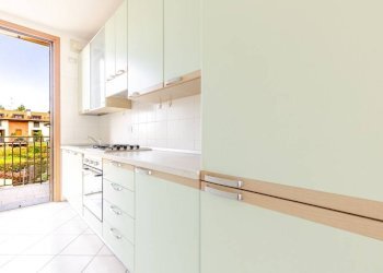 Cucina - Three-room apartment via Monte S. Martino, 21, Tradate - photo 11