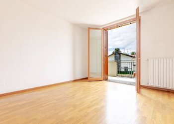 Camera da letto - Three-room apartment via Monte S. Martino, 21, Tradate - photo 17
