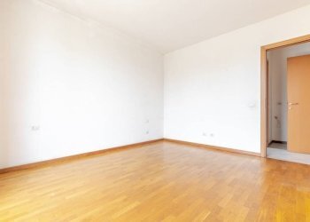 Camera da letto - Three-room apartment via Monte S. Martino, 21, Tradate - photo 18