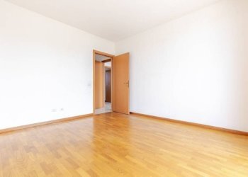 Camera da letto - Three-room apartment via Monte S. Martino, 21, Tradate - photo 19