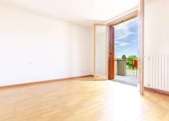 Camera da letto - Three-room apartment via Monte S. Martino, 21, Tradate - photo 22