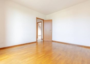 Camera da letto - Three-room apartment via Monte S. Martino, 21, Tradate - photo 26