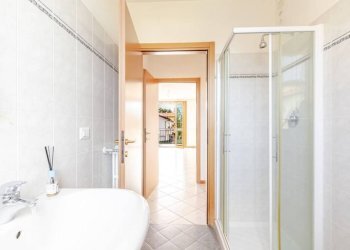 Bagno - Three-room apartment via Monte S. Martino, 21, Tradate - photo 28
