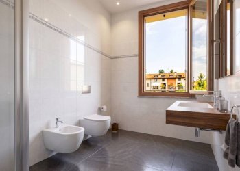 Bagno - Three-room apartment via Monte S. Martino, 21, Tradate - photo 29