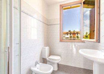 Bagno - Three-room apartment via Monte S. Martino, 21, Tradate - photo 30