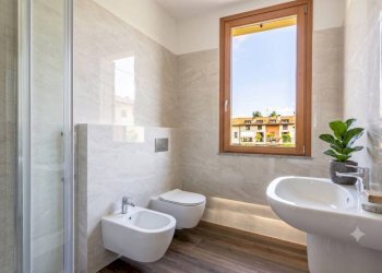 Bagno - Three-room apartment via Monte S. Martino, 21, Tradate - photo 31