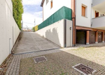 Posto macchina - Three-room apartment via Monte S. Martino, 21, Tradate - photo 39