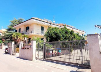 facciata - Three-room apartment Via Cà Rossa
 
36, Diano Marina - photo 1