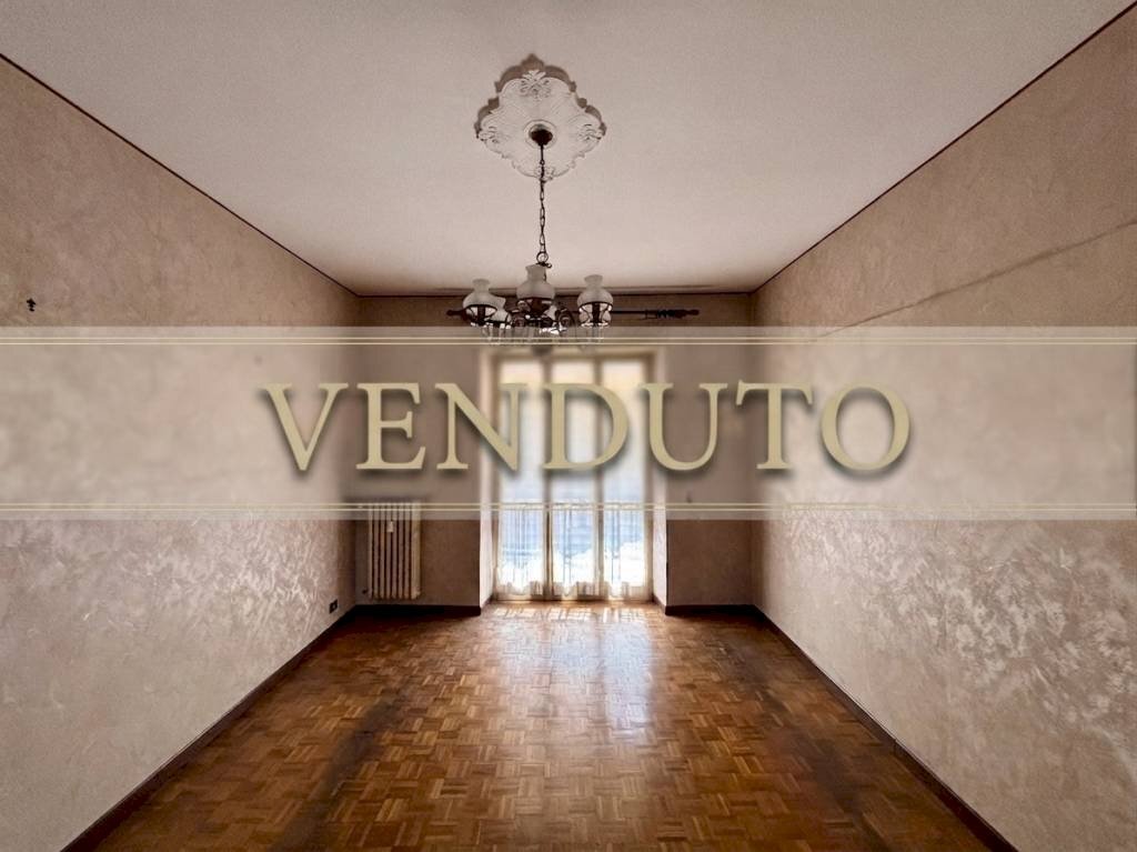 Camera da letto - Trilocale via Saluzzo, 131, Pinerolo - foto 1