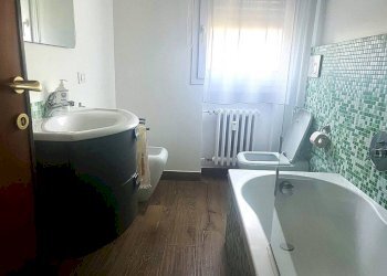 Bagno - Four-room apartment via Niccolò d'Apulia dall'Arca, Bologna (neighborhood Bolognina) - photo 8