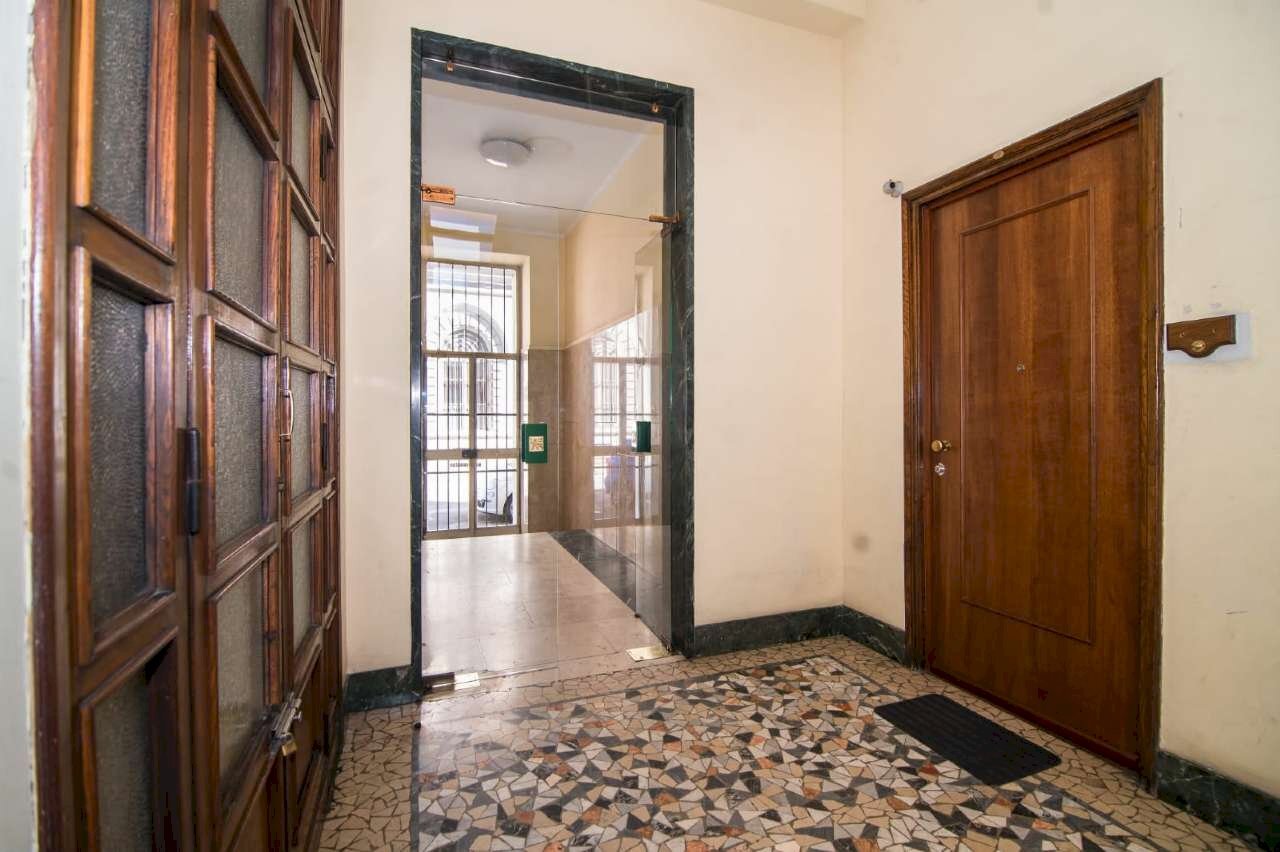 atrio - Two-room apartment via Le Chiuse, 73, Torino (neighborhood San Donato) - photo 3