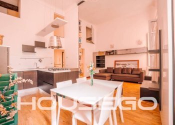 Salone - Trilocale vico della Lepre, 7, Genova (zona Centro Storico) - foto 2