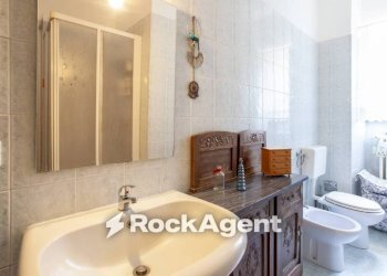 Bagno - Two-room apartment via Oslavia, 48, Torino (neighborhood Vanchiglia) - photo 12