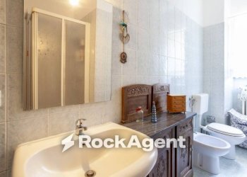 Bagno - Two-room apartment via Oslavia, 48, Torino (neighborhood Vanchiglia) - photo 12