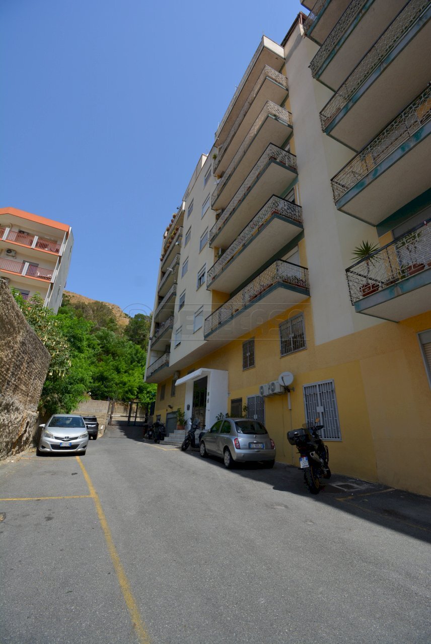 DSC_0110 - Four-room apartment Via Pietro Castelli 250, Messina - photo 1