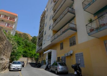 DSC_0110 - Four-room apartment Via Pietro Castelli 250, Messina - photo 1