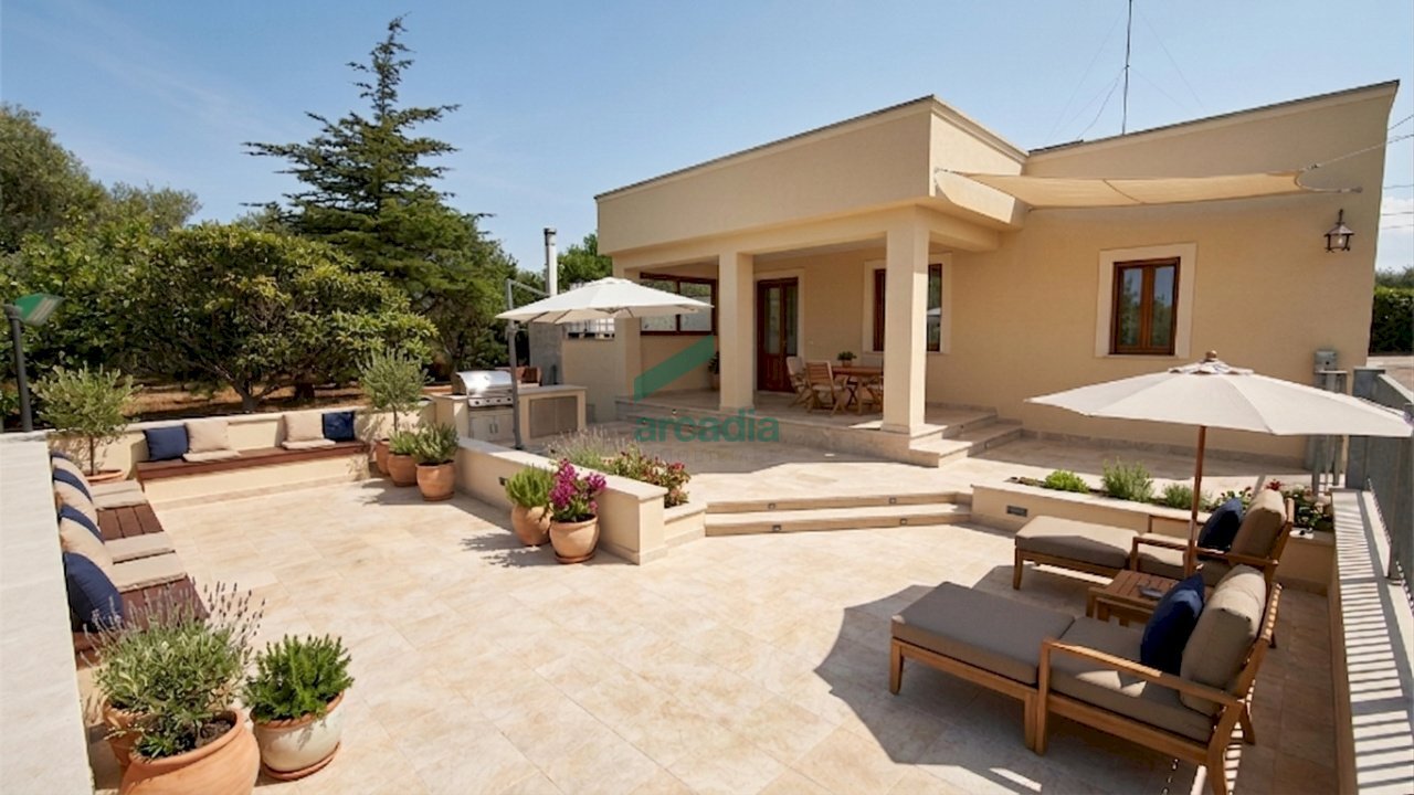 piazzale - Villa Bifamiliare KM 42 761, Locorotondo - foto 1