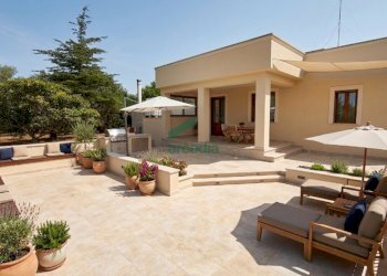 piazzale - Villa Bifamiliare KM 42 761, Locorotondo - foto 1