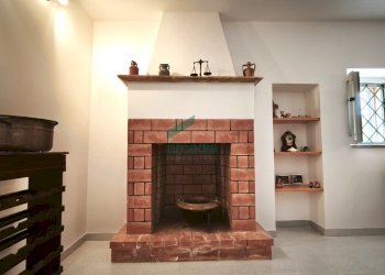 caminetto_soggiorno - Villa Bifamiliare KM 42 761, Locorotondo - foto 6