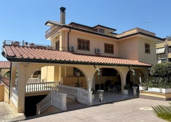 1 - Villa Via Colleferro, Guidonia Montecelio - foto 1