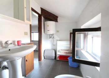 Apartment Piazza martiri della liberta', Casalgrande - photo 15