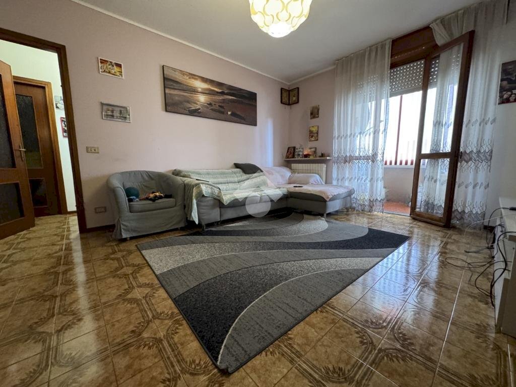 Trilocale Via Giuseppe Gabardini, Cameri - foto 2