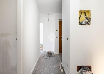 Three-room apartment Largo Dei Gelsomini, Milano (neighborhood Giambellino) - photo 9