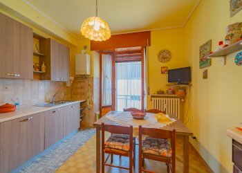 Four-room apartment Viale Sarrea, Dronero - photo 1