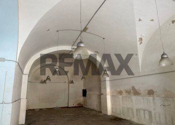 Edificio all\'aperto - Locale Commerciale Piazza Giuseppe Garibaldi
 
57, Bari - foto 1
