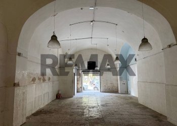 Stanza vuota - Locale Commerciale Piazza Giuseppe Garibaldi
 
57, Bari - foto 4