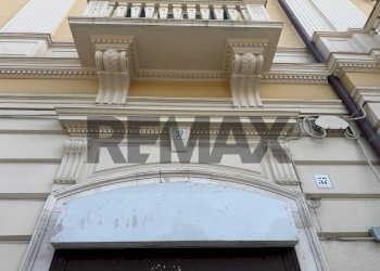Edificio all\'aperto - Locale Commerciale Piazza Giuseppe Garibaldi
 
57, Bari - foto 9