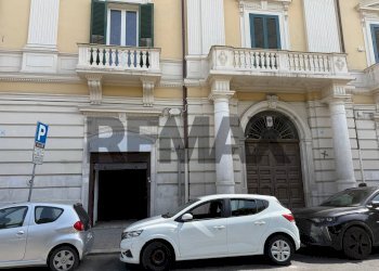 Edificio all\'aperto - Locale Commerciale Piazza Giuseppe Garibaldi
 
57, Bari - foto 10