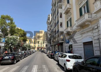 Edificio all\'aperto - Locale Commerciale Piazza Giuseppe Garibaldi
 
57, Bari - foto 11
