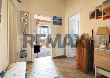 Hall / corridoio - Semi-detached house Via Nosè
 
4, Gavirate - photo 12