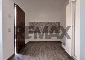 Hall / corridoio - Semi-detached house Via Lugano
 
16, Luino - photo 7