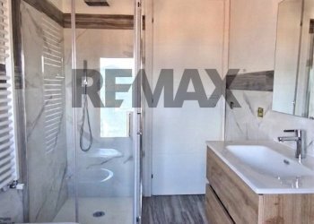 Bagno - Semi-detached house Via Lugano
 
16, Luino - photo 15