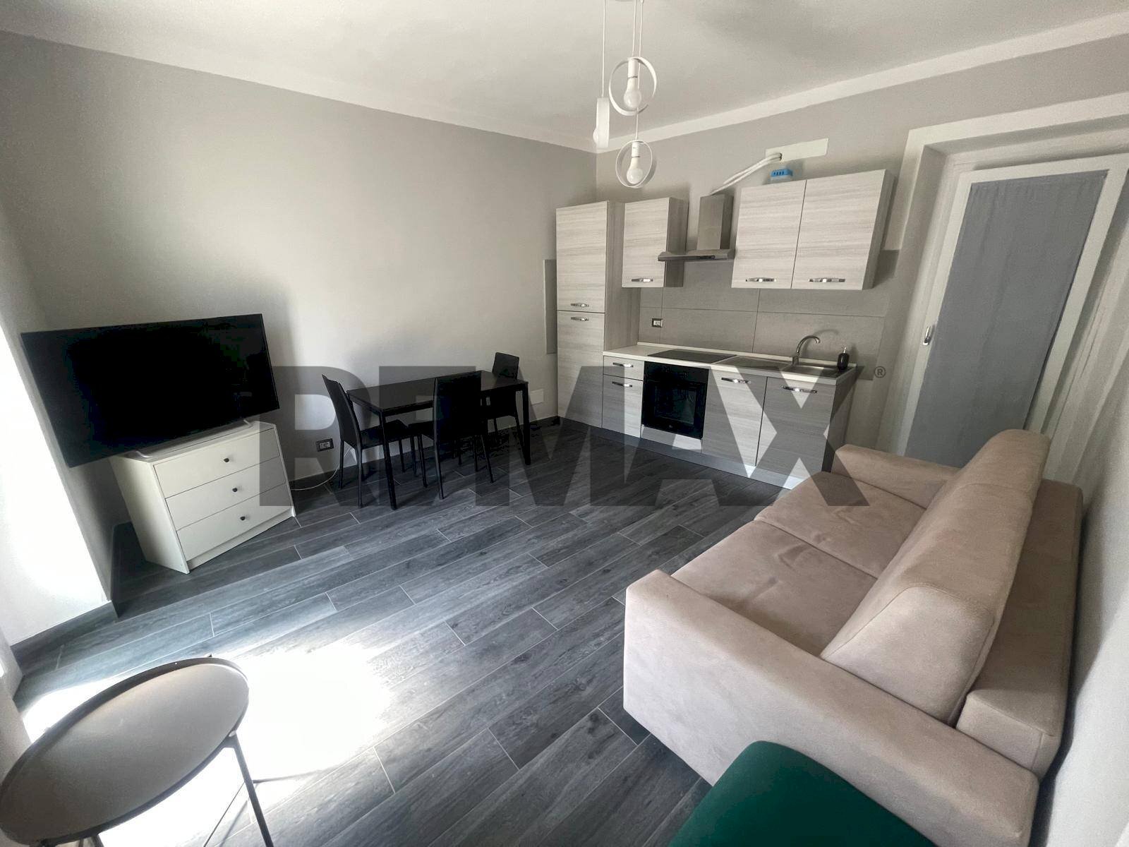 Soggiorno - Two-room apartment Via Treves
 
18, Vergiate - photo 1