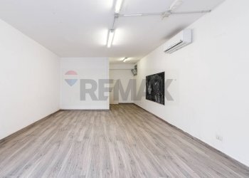 Stanza vuota - Commercial Premises LARGO LOLLI
3/4, Mentana - photo 7