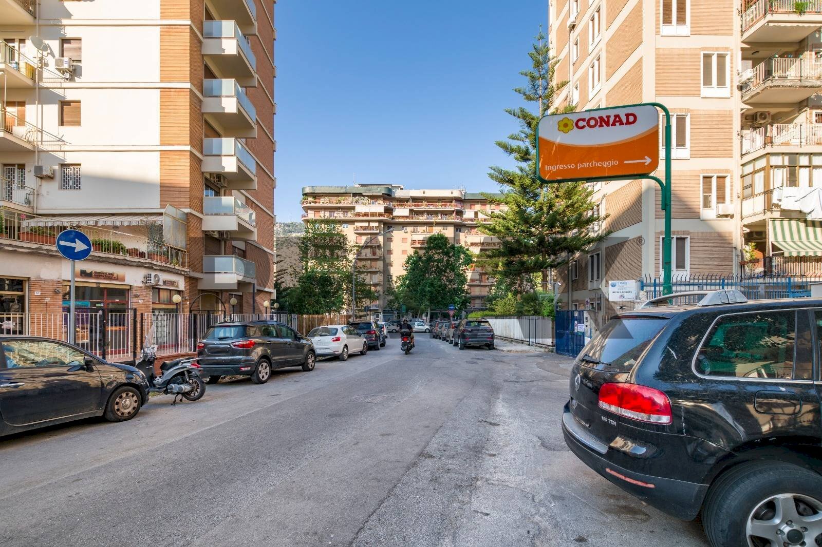 Edificio all\'aperto - Box Via Val Di Mazara
41-s1, Palermo - foto 2