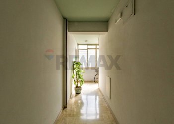 corridoio scala - Apartment Via Eduardo Calandra
 
5, Palermo - photo 32
