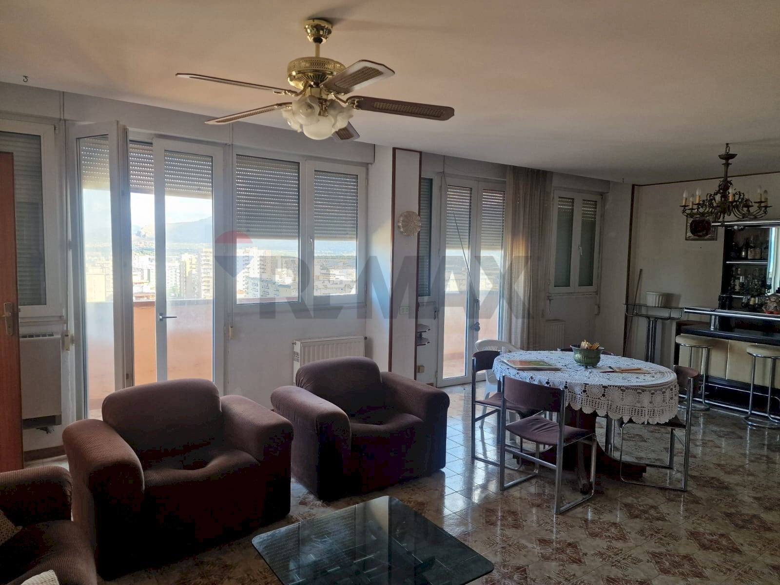 Sala da pranzo - Appartamento Via Maresciallo Guglielmo Pecori Giraldi
26, Palermo - foto 2