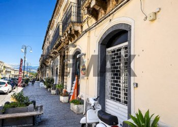Edificio all\'aperto - Commercial Activity Via Callipoli
134, Giarre - photo 2