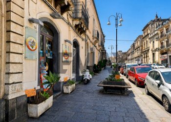 Edificio all\'aperto - Commercial Activity Via Callipoli
134, Giarre - photo 3