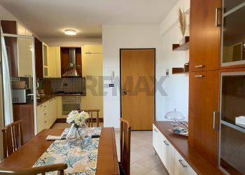 Sala da pranzo - Trilocale Via Spiaggia
 
21, Mascali - foto 2