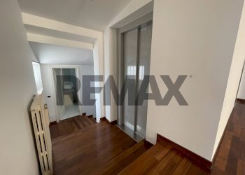 Hall / corridoio - Four-room apartment Via Cavour
 
1, Jesi - photo 3