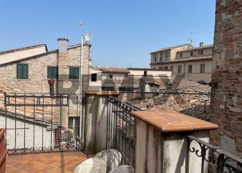 Balcone - Four-room apartment Via Cavour
 
1, Jesi - photo 5