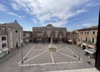 Edificio all\'aperto - Four-room apartment Via Cavour
 
1, Jesi - photo 12