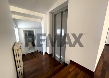 Hall / corridoio - Four-room apartment Via Cavour
 
1, Jesi - photo 14
