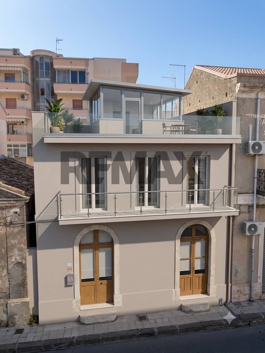 Edificio all\'aperto - Independent house corso umberto i
 
215, Nizza di Sicilia - photo 1