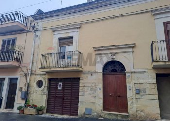 Edificio all\'aperto - Casa semi indipendente via umberto
110, Ferla - foto 1